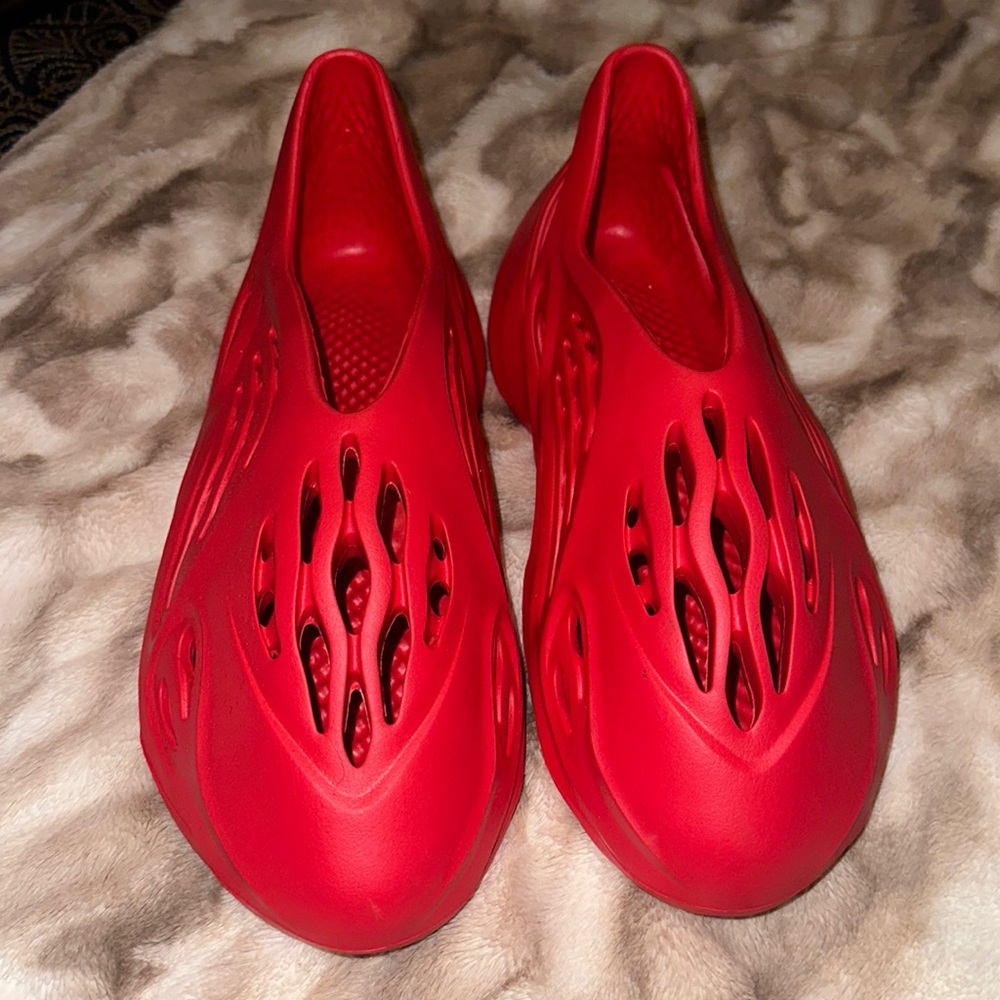Brand new, never worn Yeezy Foam runners.